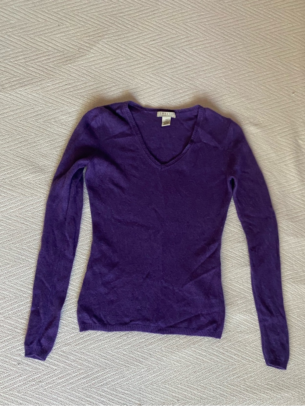 100% Cashmere Tweeds Purple V-Neck Sweater size XS
